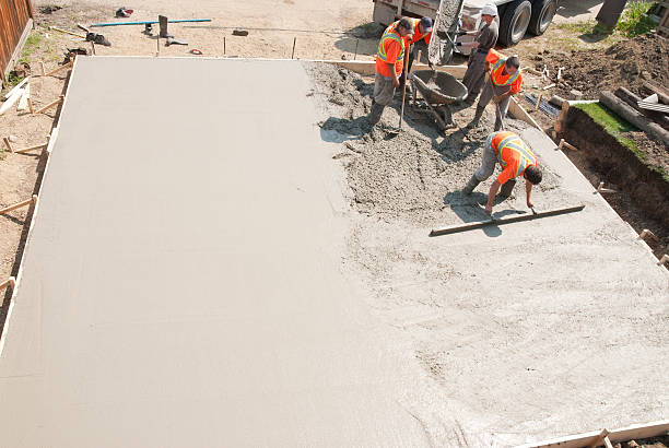 Best Concrete Sidewalk Installation in Colon, MI